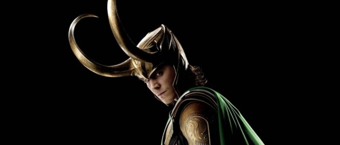 Tom Hiddleston se vrací jako Loki v prvním traileru