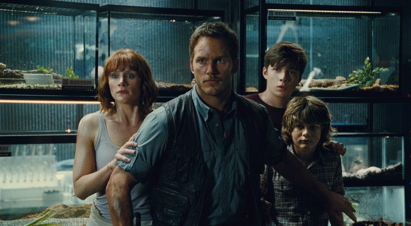 Bryce Dallas Howard, Chris Pratt, Nick Robinson, Ty Simpkins ve filmu Jurský svět / Jurassic World