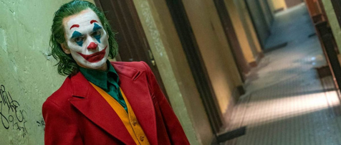 Joaquin Phoenix jako Joker ve finálním traileru