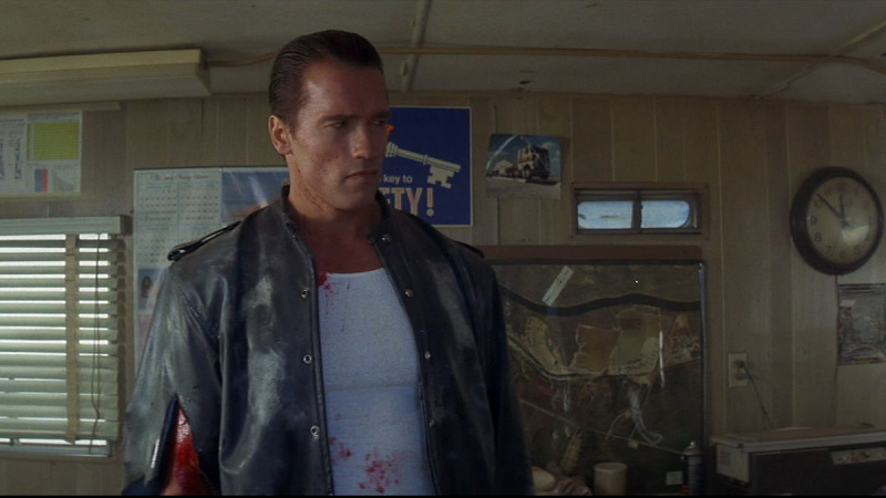 Arnold Schwarzenegger ve filmu Špinavá dohoda / Raw Deal