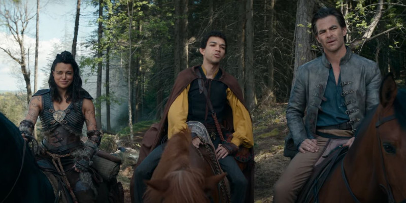 Justice Smith, Chris Pine, Michelle Rodriguez ve filmu Dungeons & Dragons: Čest zlodějů / Dungeons & Dragons: Honor Among Thieves